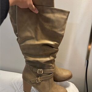 Elegant Tan Heeled Boots with Buckle Detail